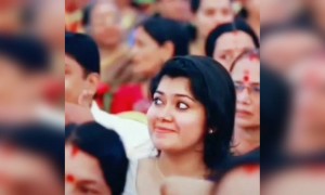 ക്യാമറാമാൻ പണി തന്നല്ലോ മോളെ