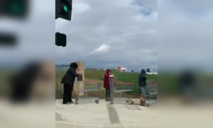 വിദേശത്ത് സൂപ്പർ മാർക്കറ്റ് ക്യൂ