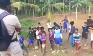 കൊറോണയെ കുറിച്ച് കുട്ടികൾക്ക് പറഞ്ഞ് കൊടുക്കുന്ന കേരളാ പോലീസ് !