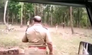 കുട്ടികളെ സൗമ്യമായി കാര്യങ്ങൾ പറഞ്ഞ് കൊടുക്കുന്ന കേരളാ പോലീസ്