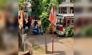 കൂട്ടം കൂടി നിൽക്കരുത്, വീട്ടിൽ ഇരിക്കുക