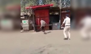 അടിച്ചതിന് പോലീസിനെ കല്ലെടുത്ത് എറിയുന്ന വിരുതൻ