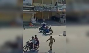 പോലീസുകാരന്റെ ലാത്തിയും കൊണ്ട് അവന്മാർ പോയി !