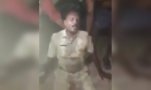 പോലീസുകാരന്റെ കണ്ണ് കുത്തി പരിക്കേൽപ്പിച്ചു