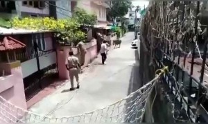 പാവം പോലീസുകാർക്ക് എല്ലാം കൊണ്ടും പണിയാണ് !