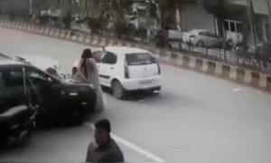 ഒരു സെൽഫി എടുത്തതാ, ഫോൺ കള്ളൻ കൊണ്ട് പോയി