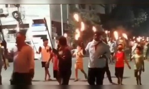 വീട്ടിൽ ഇരുന്ന് ദീപം കത്തിക്കാനാണ് പറഞ്ഞത് !