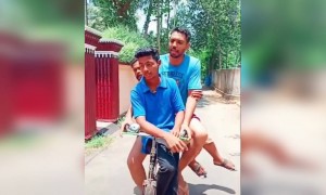 ആക്റ്റിംഗ് പോര !