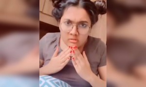 മോൾ എങ്ങനെ വേണേൽ തുമ്മിക്കോ !