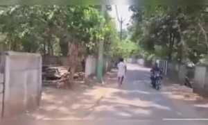 പോലീസെന്ന് പറഞ്ഞതെ ഒള്ളു അവന്റെ ഓട്ടം !