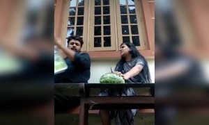 ഒരു തേങ്ങ പൊതിക്കാൻ ഒരു ടേബിൾ പൊളിച്ചു !