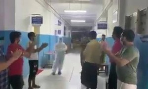 കോറോണ മാറിയ ഡോക്ടർക്ക് യാത്രയയിപ്പ് !