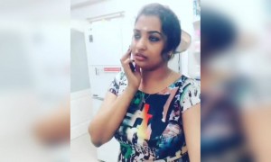 കോലിട്ട് കുത്തി പുറകീന്ന് തളളിവിട്ടാൽ പോരെ !