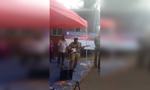 കാക്കിക്കുള്ളിലെ കലാകാരൻ !