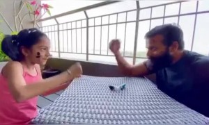 നടൻ ജയസൂര്യയും മകളും, ഇത് കൊള്ളാല്ലോ പരിപാടി !