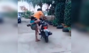 ഓഹോ ഇങ്ങനെയും ബൈക്കിൽ കയറാം അല്ലെ !