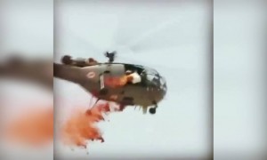 കോവിഡ് പോരാളികൾക്ക് ആദരം; ഹെലികോപ്റ്ററിൽ പുഷ്പവൃഷ്ടി.