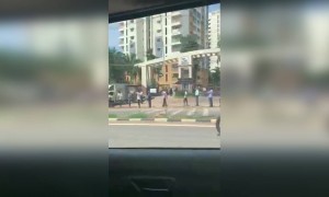 കർണ്ണാടക; മദ്യം വാങ്ങാൻ നീണ്ട ക്യൂ !