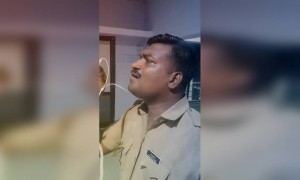 ഒഴിവ് സമയം കിട്ടിയപ്പോൾ ഒന്ന് പാടിയതാ !