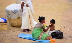 അമ്മയും മകളും; മനോഹരമായ കാഴ്ച !