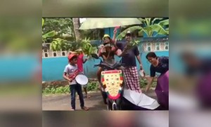 പൂരം കളർ ആയിട്ടുണ്ട് !