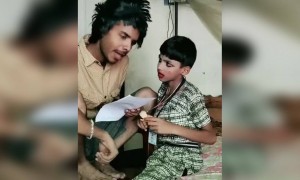 എന്ത് ചീഞ്ഞ കോമഡിയാടോ !