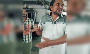 സ്നേഹത്തോടെ ഇവർ വെച്ച് നീട്ടുമ്പോൾ എങ്ങനെയാ വേണ്ടെന്ന് പറയുക !