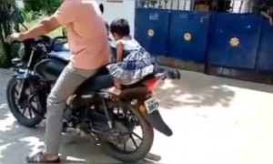 ഇങ്ങനെയും ബൈക്കിൽ കയറാം അല്ലെ