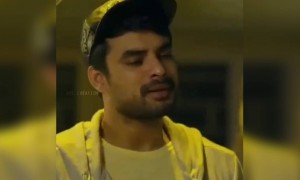 ഇവൻ പ്രേമരോഗിയാണ് !