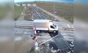 അപകടം ക്ഷണിച്ച് വരുത്തരുത്