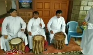 അച്ചന്മാർ എല്ലാം കൊള്ളാല്ലോ !