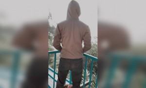 ഇപ്പോഴും ഒറ്റകാലിൽ..