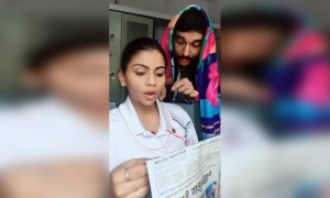 വീട്ടുടമസ്ഥൻ പത്രം വായിക്കുകയായിരുന്നു